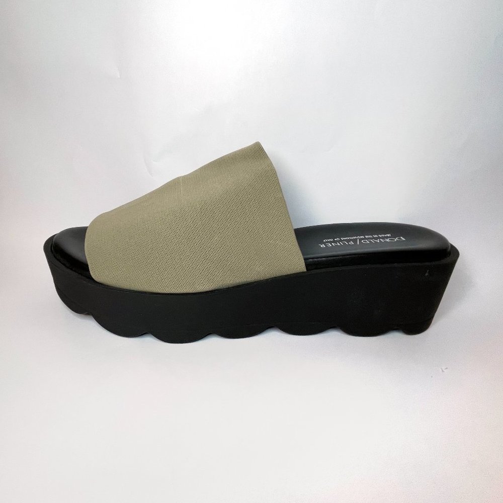 DONALD PLINER Platform Sandals Khaki